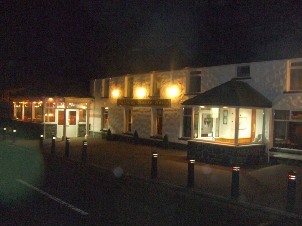 Halfway House Hotel لارن المظهر الخارجي الصورة